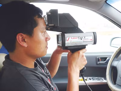 CSGT cải trang bắn tốc độ