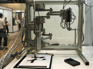 Robot có khả năng bắt chước y hệt nét bút của các nhà thư pháp