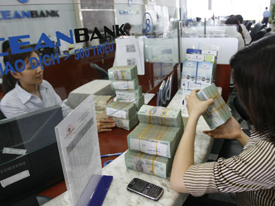 Tiền nhàn rỗi chảy vào đâu?