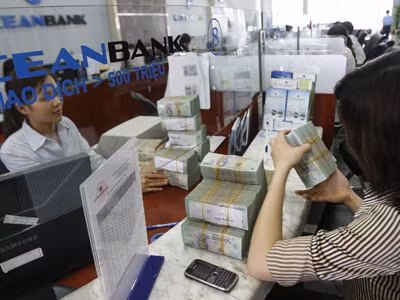 Tiền nhàn rỗi chảy vào đâu?