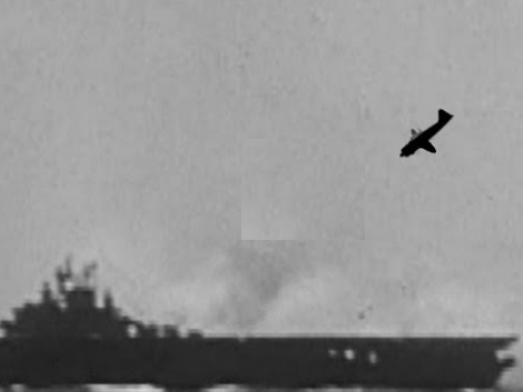 Phi cơ Nhật lao thẳng vào tàu Mỹ trong Thế chiến 2