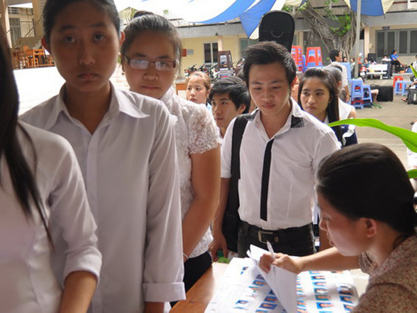 Gần 1.500 thí sinh bỏ môn thi thứ hai