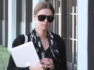 Chiếc khăn hình sọ người