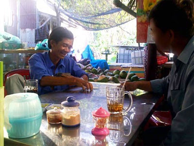 ‘Chợ xem bói’ trước cổng ĐH Quốc gia