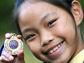 Mười tuổi nói được mười ngôn ngữ