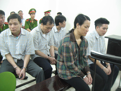 Lừa bán nữ đồng nghiệp