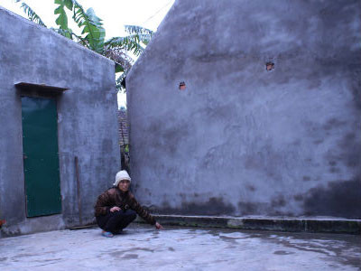 Sửa nhà, đổ tường đè chết con hàng xóm