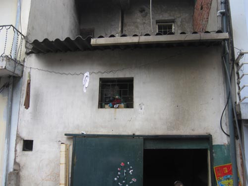 Cháy nhà, nam thanh niên may mắn thoát chết