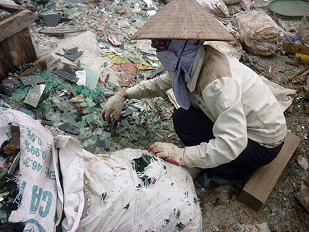 Những bữa cơm thấm máu và nước mắt