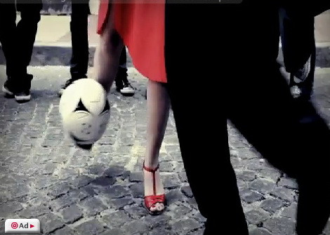 Vừa đá bóng vừa…nhảy Tango