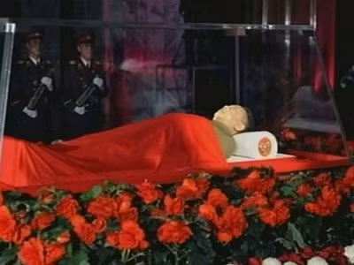 Đại tướng Kim Jong Un viếng cha