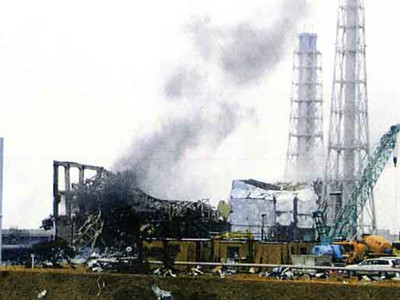 Dân Tokyo đổ xô mua nước đóng chai