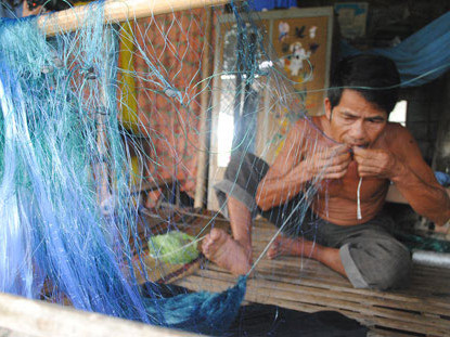 Dân thôn nghèo chết trẻ vì mưu sinh bằng miệng