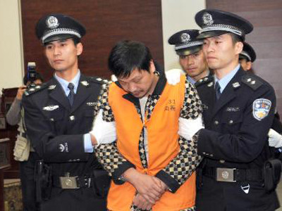 Chém sáu phụ nữ trẻ bị thương rồi nhảy lầu tự tử