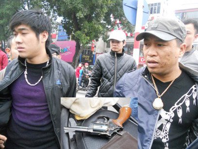 Hai đối tượng và khẩu súng bị thu giữ