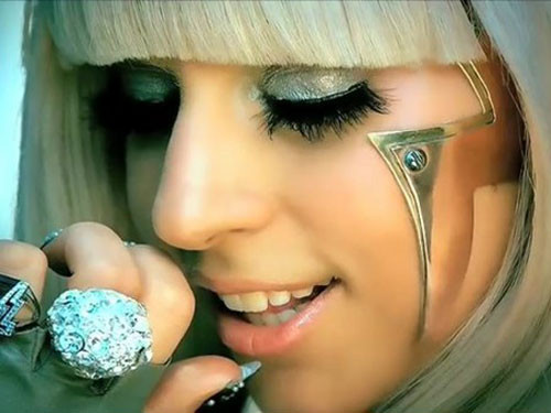 Lady Gaga thành nghệ danh vì lỗi điện thoại