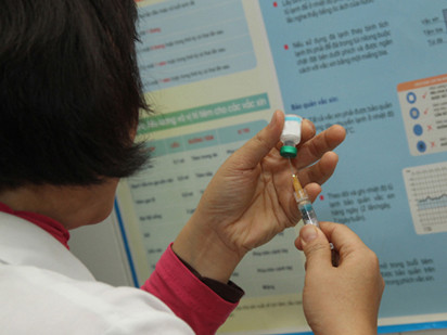 TPHCM: ‘Ém’ văcxin miễn phí... ‘trục lợi’ tiêm văcxin dịch vụ?