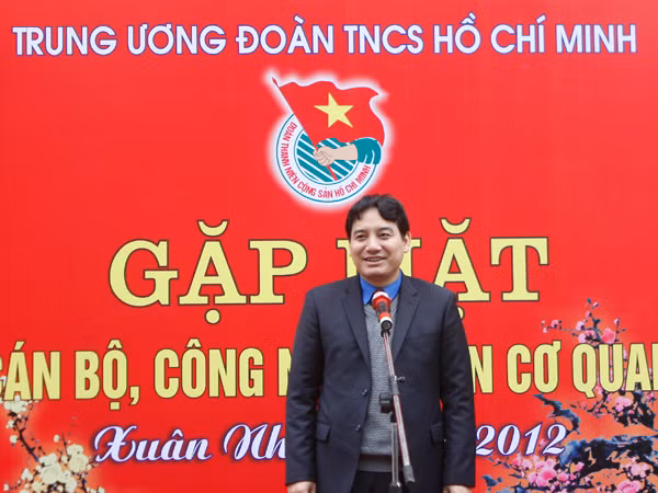 Anh Nguyễn Đắc Vinh phát biểu tại buổi lễ