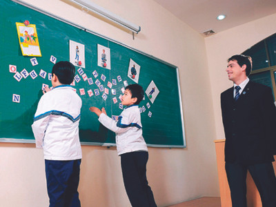 Dạy học phổ thông bằng tiếng Anh: Lợi bất cập hại