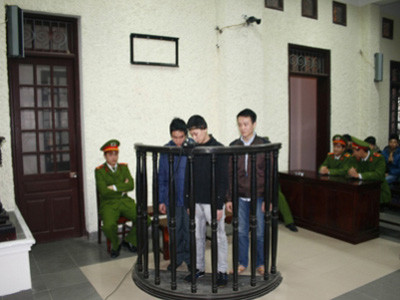 Thiếu nữ bị dụ đi ăn chè… trong nhà nghỉ