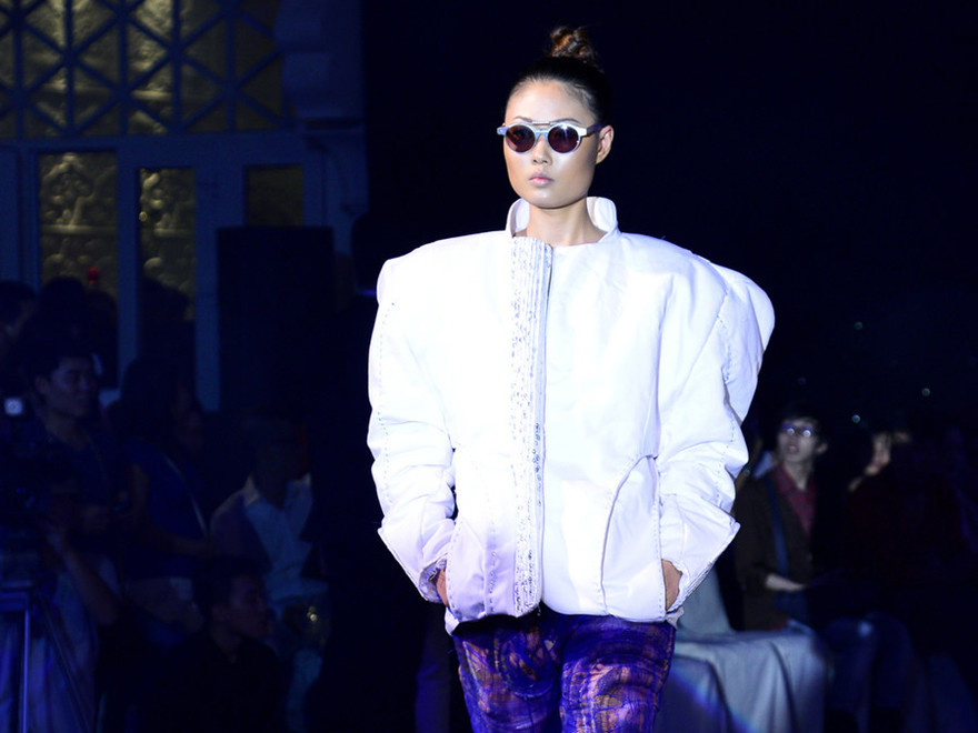 Mai Giang cực ngầu với kính phong cách Gangnam Style