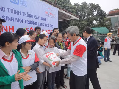 Prudential tặng quà Làng trẻ em SOS Hà Nội