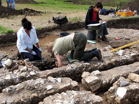 Phát hiện nhà hát La Mã cổ khổng lồ tại Anh