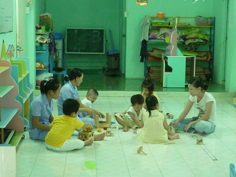 Chữa 'tự kỷ' cho… phụ huynh