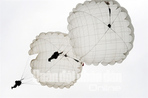 Ngắm đặc công đổ bộ đường không