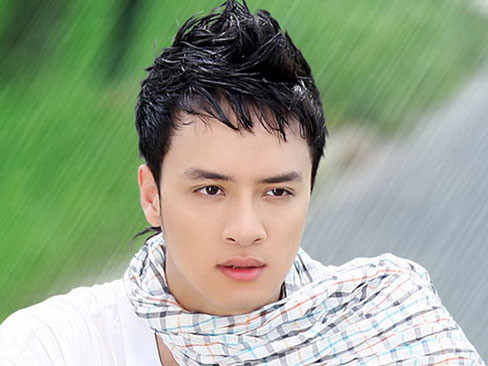 Sau scandal, Cao Thái Sơn liên tục hát 'Anh sai rồi'