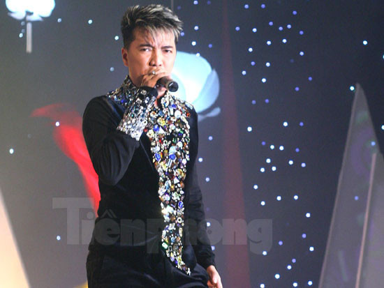 Mr Đàm bất ngờ bị fan nam tỏ tình