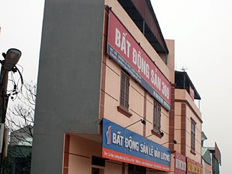 Những kiểu nhà 'quái dị' giữa Hà Nội