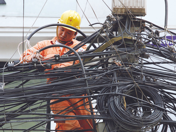 Không thể bắt dân gánh lỗ cho EVN