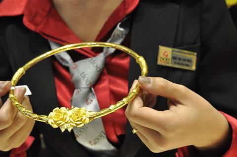 Giá vàng giảm nhẹ phiên đầu tuần