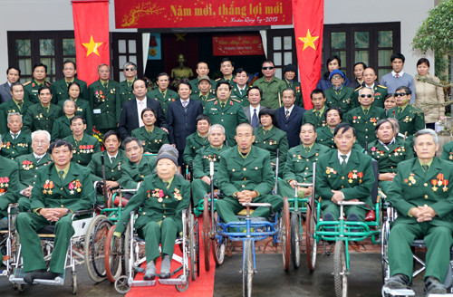 Bộ trưởng Quốc phòng chúc Tết thương bệnh binh