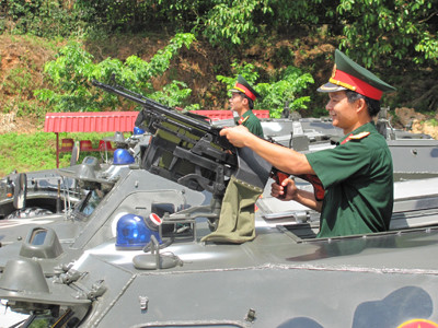 Lính thiết giáp luôn sẵn sàng chiến đấu