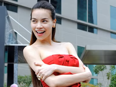 Hồ Ngọc Hà khoe vai thon, dáng ngọc