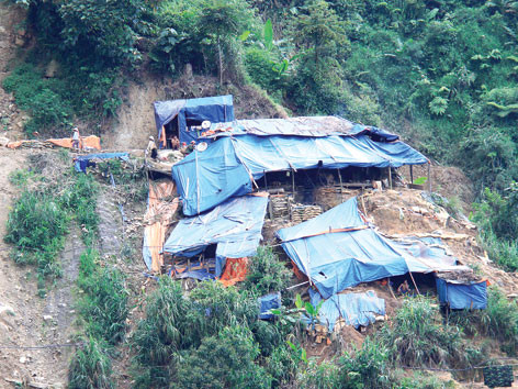 Sạt lở bãi vàng 'thổ phỉ': Chết nhiều, báo cáo chỉ 2