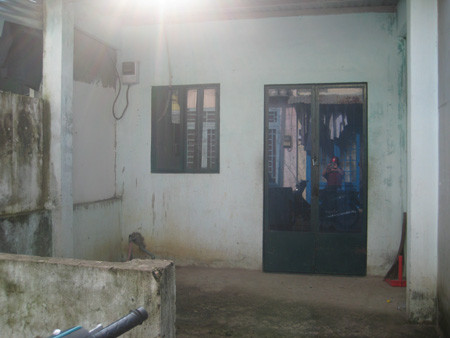 Truy lùng kẻ giết cô gái trẻ trong phòng trọ