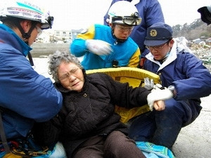 Sống sót thần kỳ chín ngày sau thảm họa