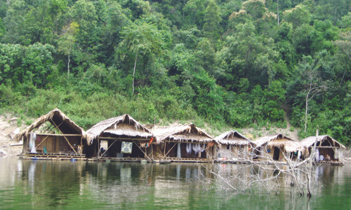 Những 'bộ lạc' giữa lòng hồ thủy điện Bản Vẽ