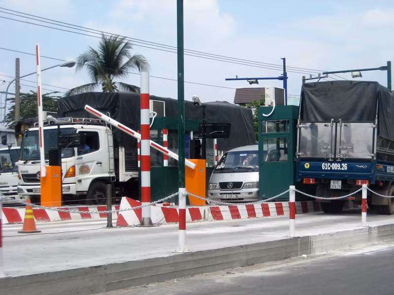 Chuyển trạm thu phí trên quốc lộ 13 làm rối giao thông