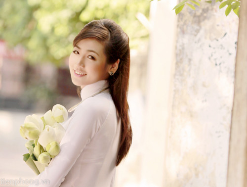 Thí sinh Hoa hậu Việt Nam tinh khôi trong tà áo dài