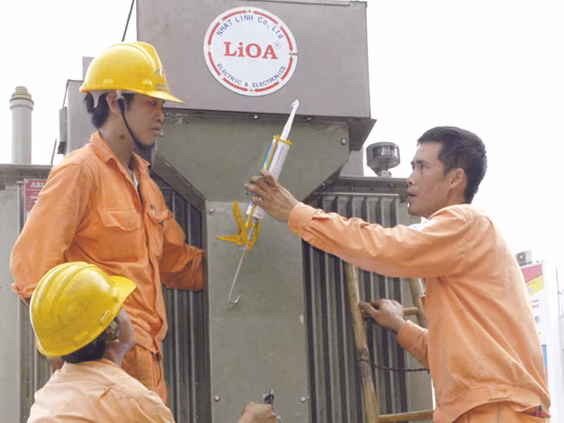 VEA kiến nghị tăng giá điện lên 1.500 đồng/KWh