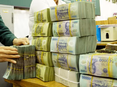 Có CEO ngân hàng hưởng lương một tháng bằng lương vài chục năm đi làm của công chức thường Ảnh: Hồng Vĩnh