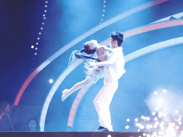 Tiết mục khiêu vũ mang thông điệp bảo vệ hòa bình đem lại cho Đăng Quân- Bảo Ngọc ngôi vị quán quân của Got Talent Việt mùa đầu tiên Ảnh: Ân Nguyễn.