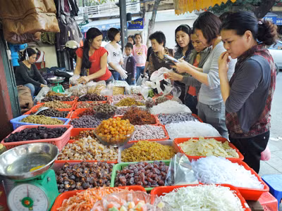 Các loại mứt là mặt hàng được tiêu thụ mạnh trong dịp Tết nhưng chất lượng chưa được kiểm soát chặt