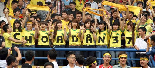 Các CĐV SLNA rất nhiệt tình cổ vũ dù trên sân nhà hay sân khách