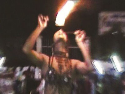 Đóng giả 'chân dài' mua vui kiếm sống ở Sài Gòn