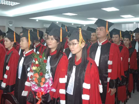 Thêm 82 tân thạc sĩ tốt nghiệp
